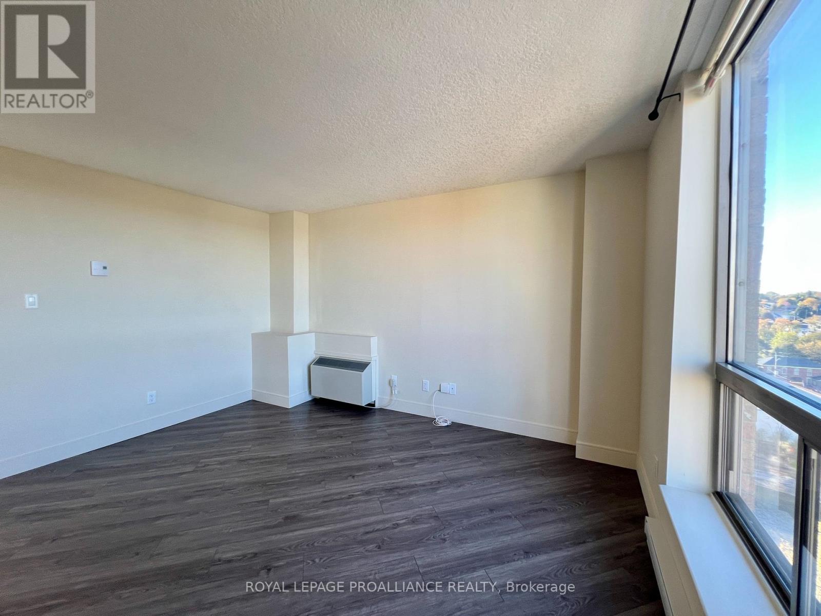 1002 - 344 Front Street, Belleville, Ontario K8N 5M4 - Photo 12 - X12432563