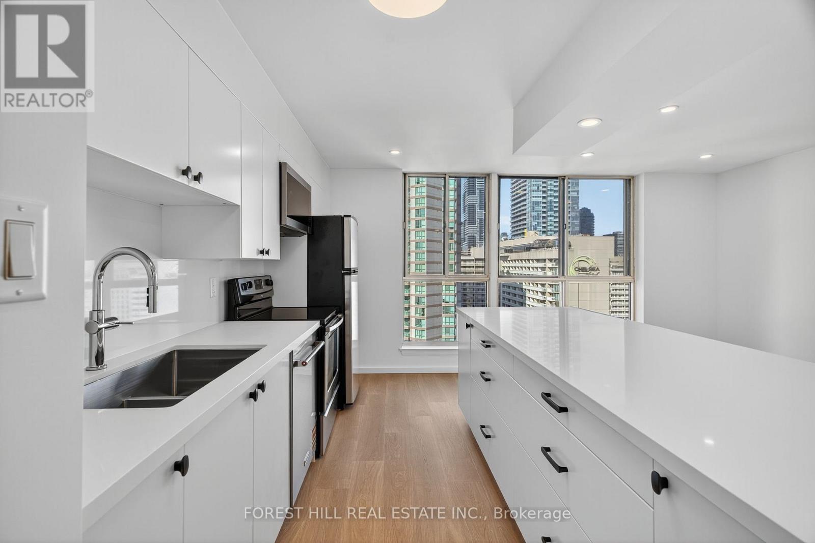 2703 - 633 Bay Street, Toronto, Ontario  M5G 2G4 - Photo 13 - C12484316
