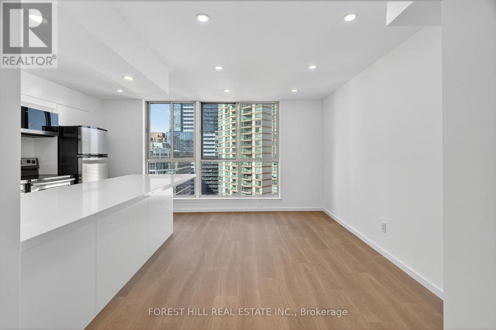 2703 - 633 Bay Street, Toronto, Ontario  M5G 2G4 - Photo 14 - C12484316