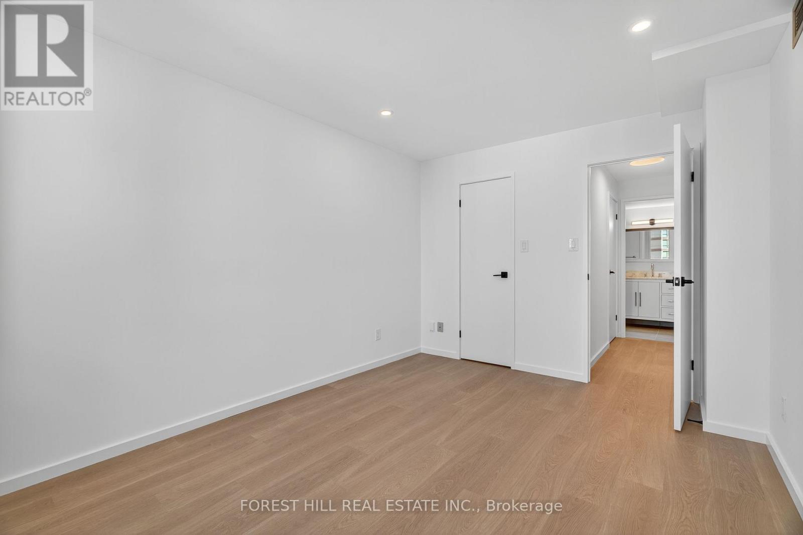 2703 - 633 Bay Street, Toronto, Ontario  M5G 2G4 - Photo 18 - C12484316