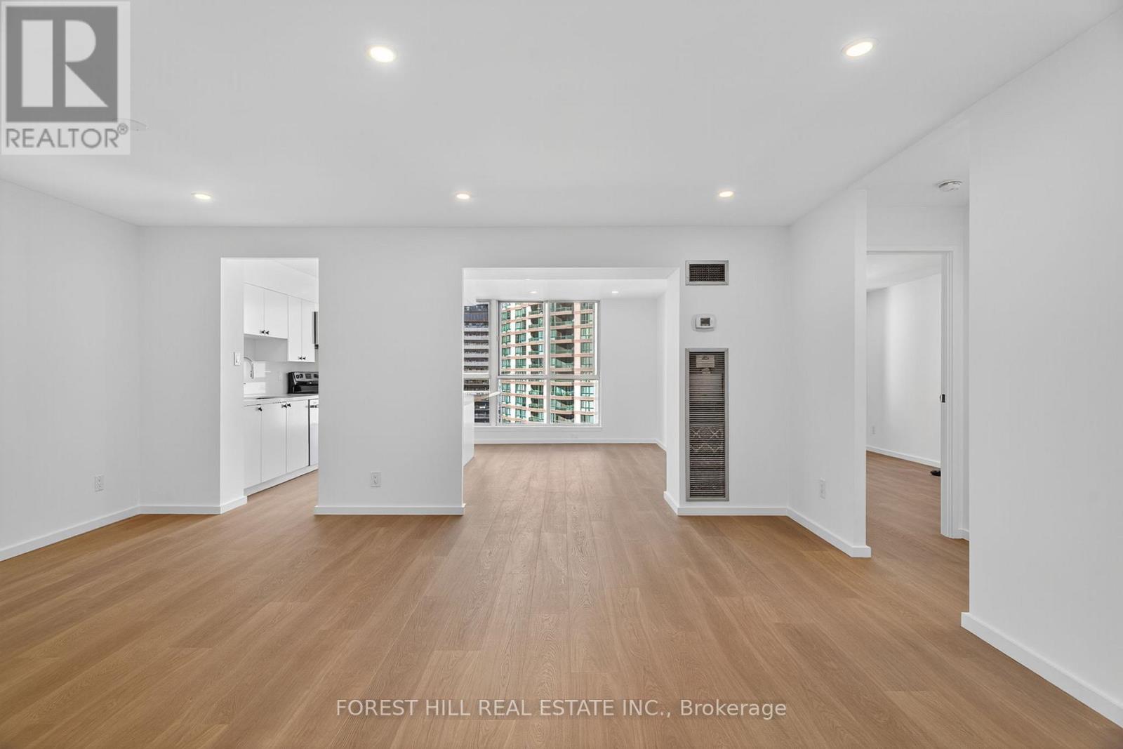 2703 - 633 Bay Street, Toronto, Ontario  M5G 2G4 - Photo 4 - C12484316