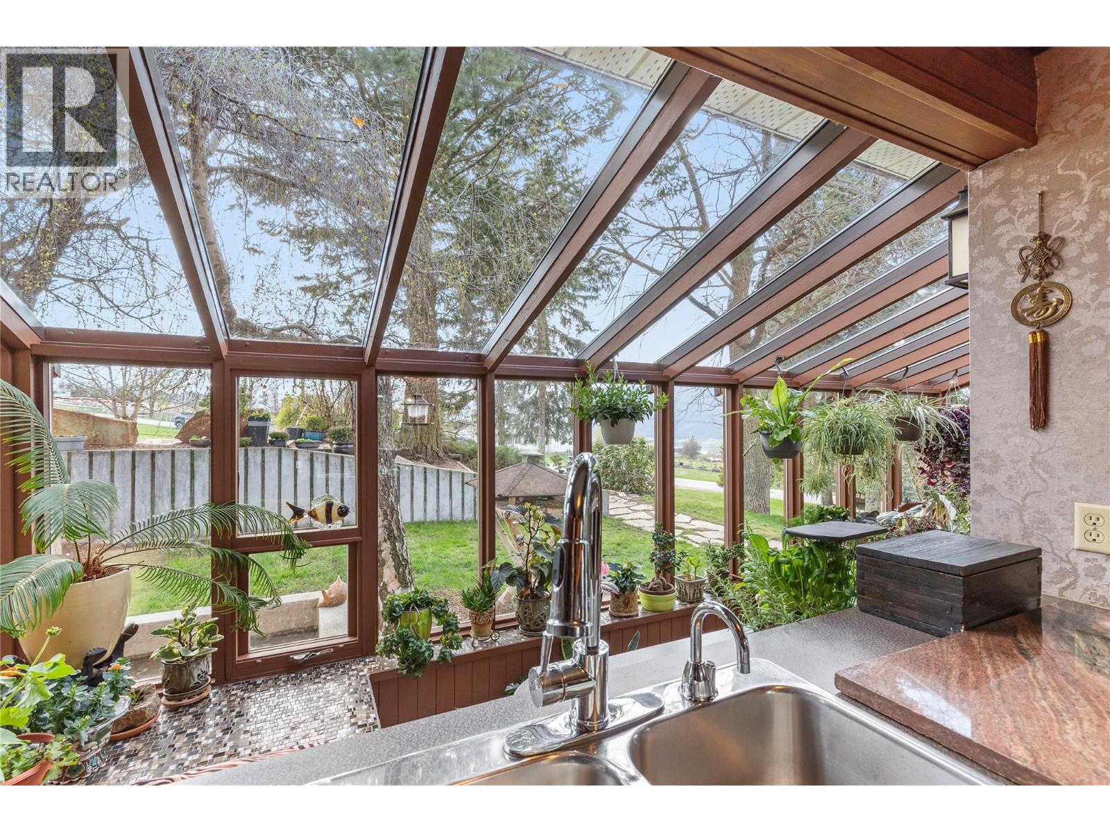 239 Stepping Stones Crescent, Spallumcheen, British Columbia  V1H 1X2 - Photo 15 - 10343769