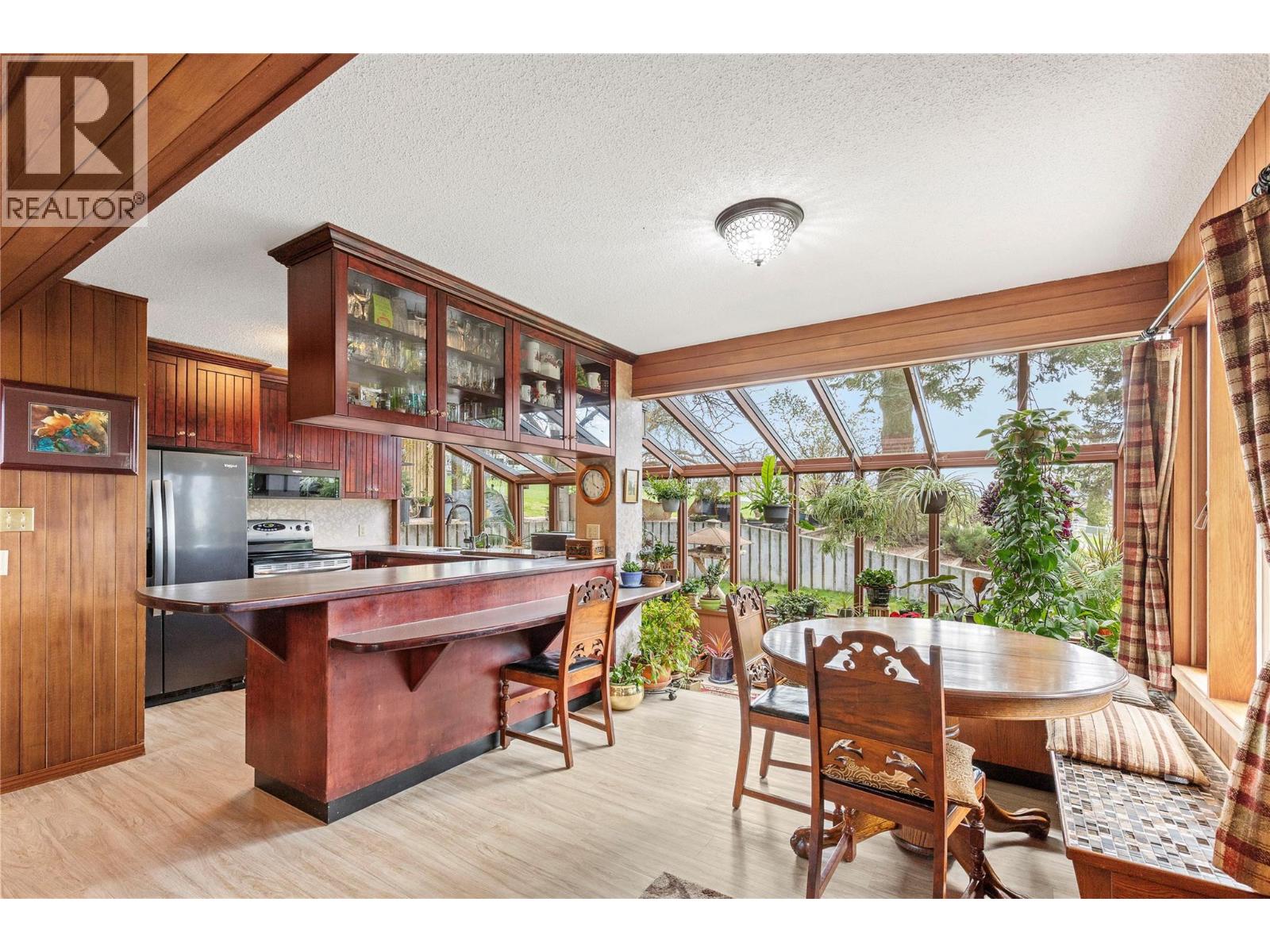 239 Stepping Stones Crescent, Spallumcheen, British Columbia  V1H 1X2 - Photo 11 - 10343769