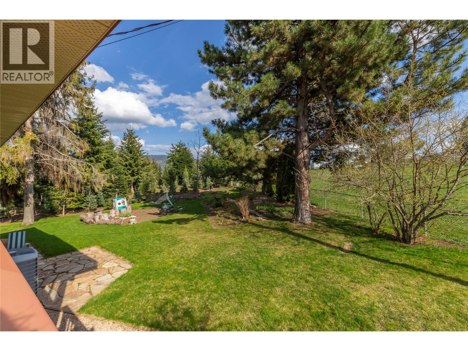 239 Stepping Stones Crescent, Spallumcheen, British Columbia  V1H 1X2 - Photo 54 - 10343769