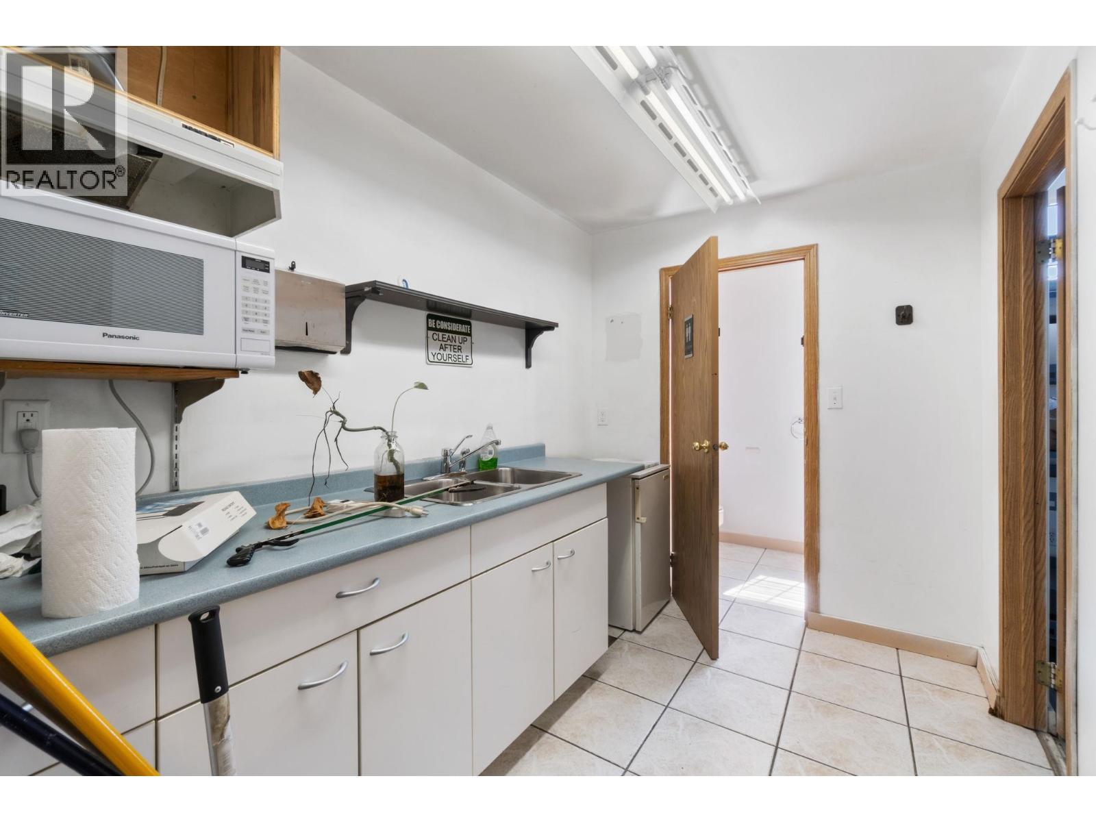 22344 Lougheed Highway, Maple Ridge, British Columbia V2X 2T4 - Photo 13 - C8071050