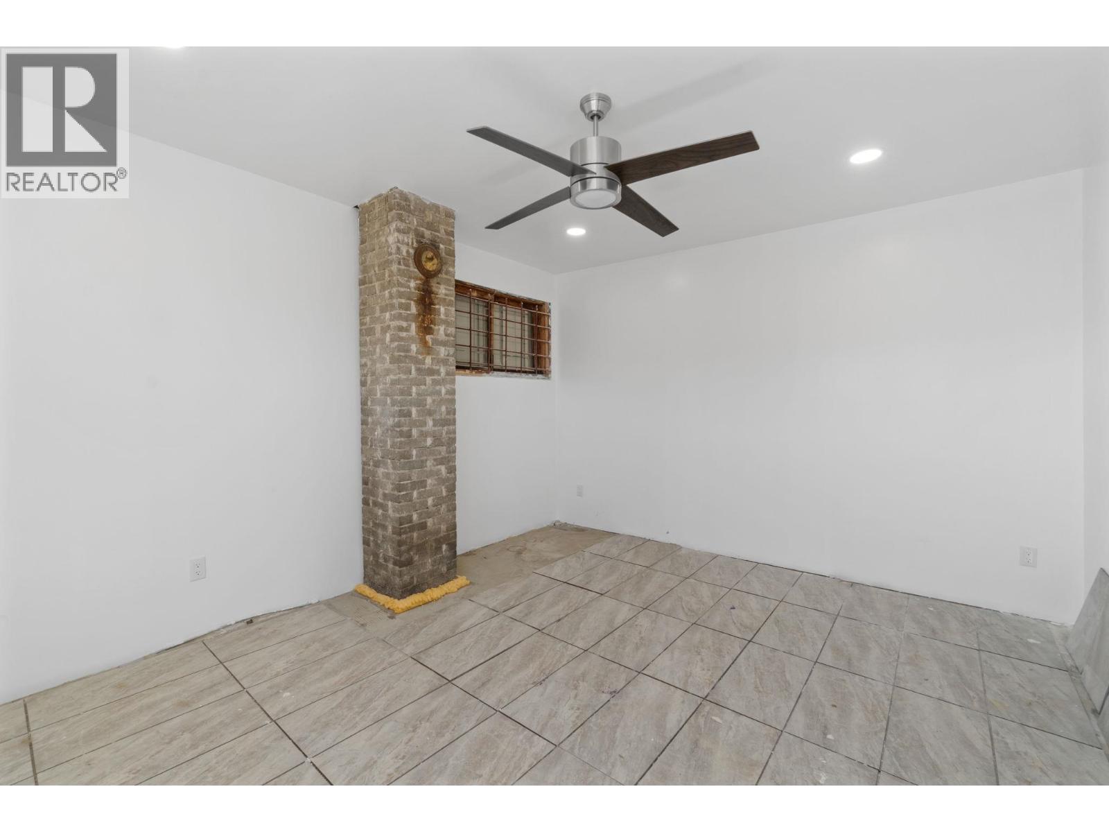 22344 Lougheed Highway, Maple Ridge, British Columbia V2X 2T4 - Photo 17 - C8071050