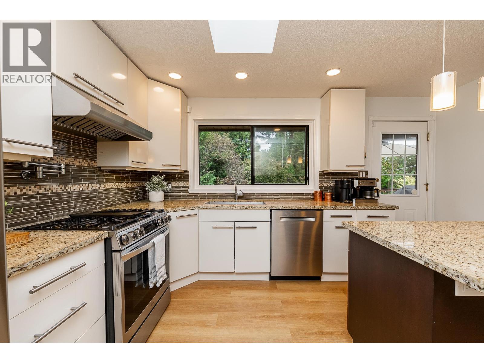 2988 Fleet Street, Coquitlam, British Columbia  V3C 3R8 - Photo 11 - R3061534