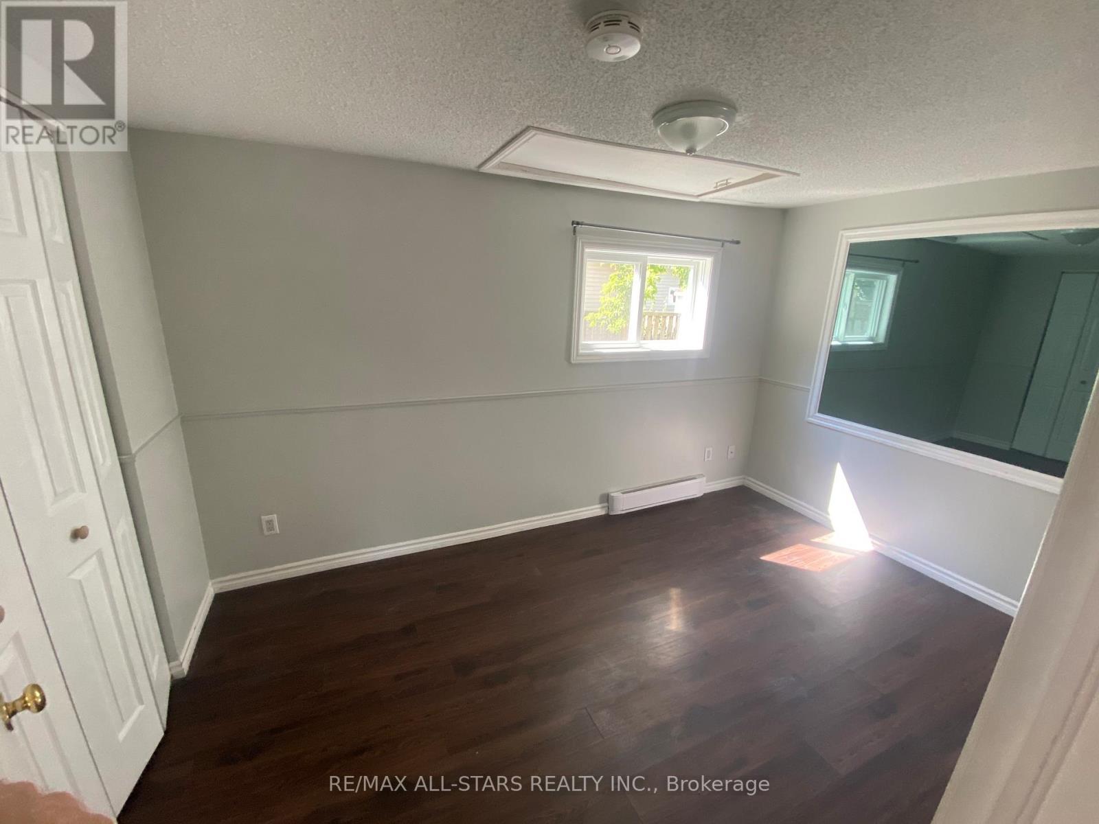 8 Jackie Lane, Georgina, Ontario  L0E 1S0 - Photo 10 - N12484310