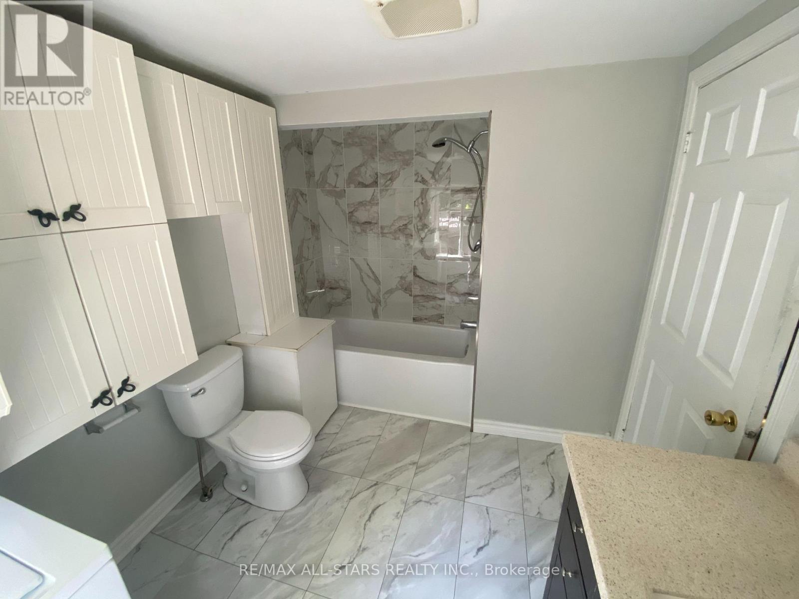 8 Jackie Lane, Georgina, Ontario  L0E 1S0 - Photo 12 - N12484310