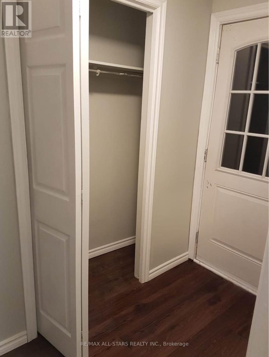 8 Jackie Lane, Georgina, Ontario  L0E 1S0 - Photo 2 - N12484310