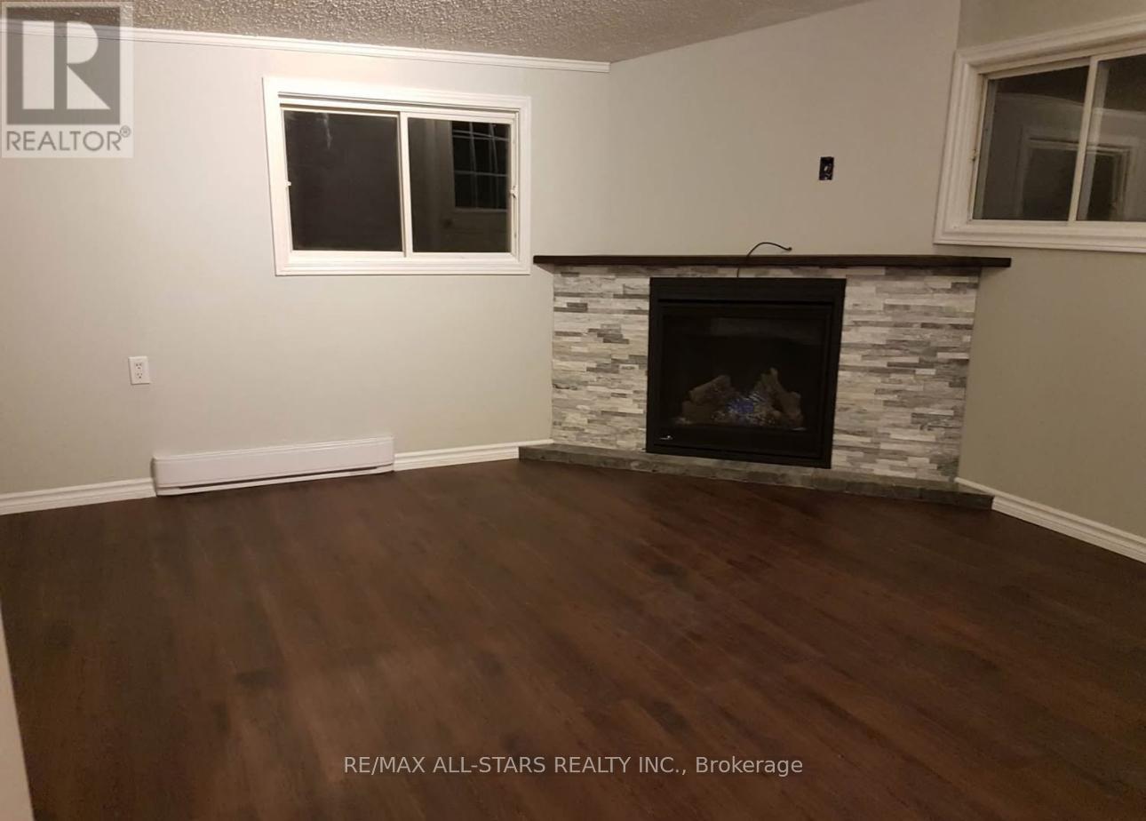 8 Jackie Lane, Georgina, Ontario  L0E 1S0 - Photo 4 - N12484310