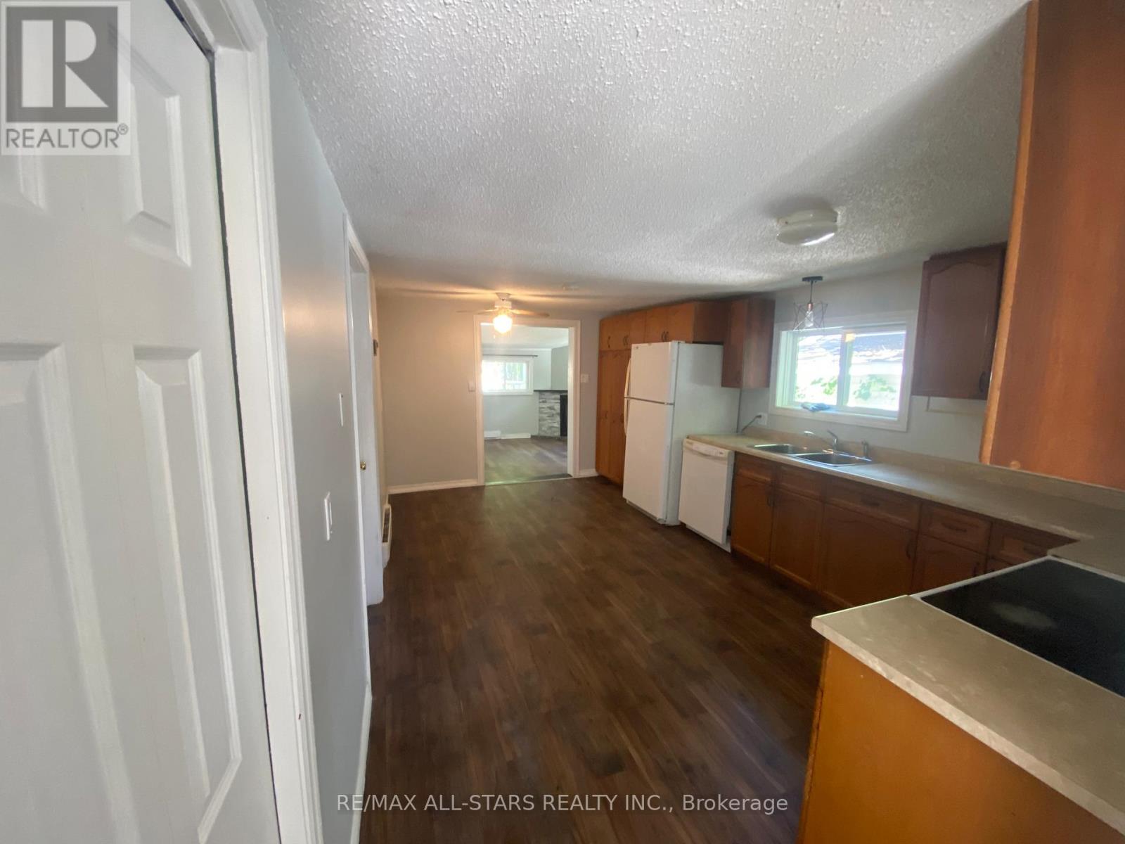 8 Jackie Lane, Georgina, Ontario  L0E 1S0 - Photo 6 - N12484310