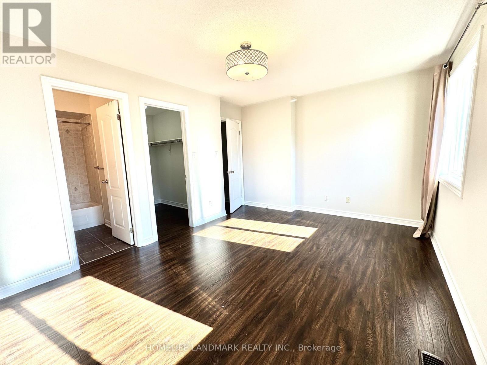 113 Mynden Way, Newmarket, Ontario  L3X 3B7 - Photo 3 - N12484318