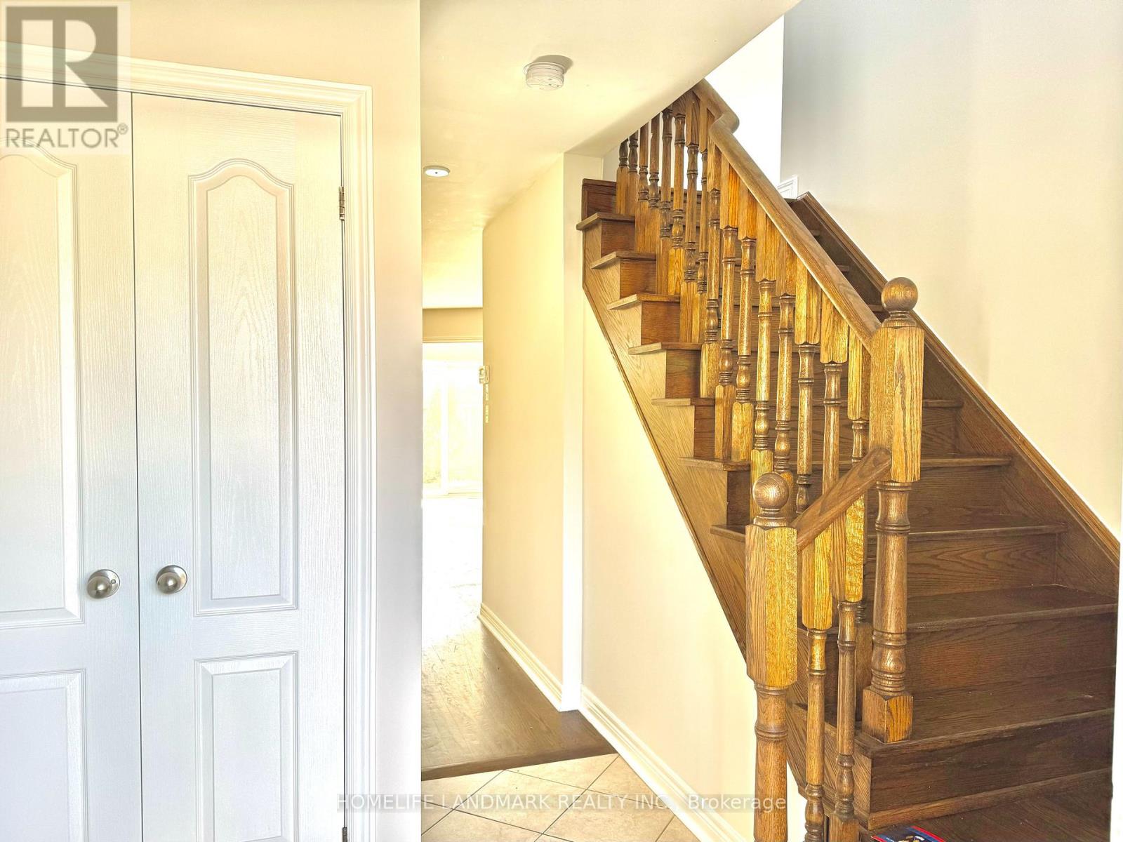 113 Mynden Way, Newmarket, Ontario  L3X 3B7 - Photo 4 - N12484318