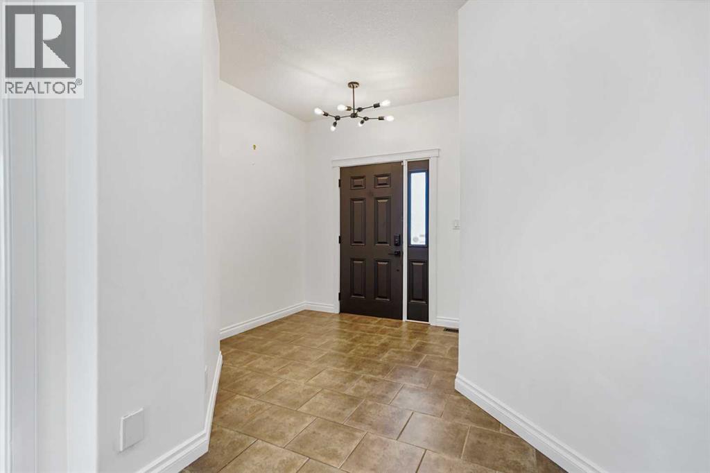 4 Heritage Point W, Lethbridge, Alberta  T1K 7Z4 - Photo 4 - A2261133