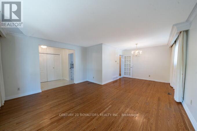 443 Atwater Avenue, Mississauga, Ontario  L5G 2A4 - Photo 7 - W12484313