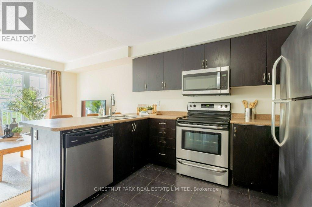 35 Mantello Drive, Toronto, Ontario  M3J 0H6 - Photo 5 - W12484315