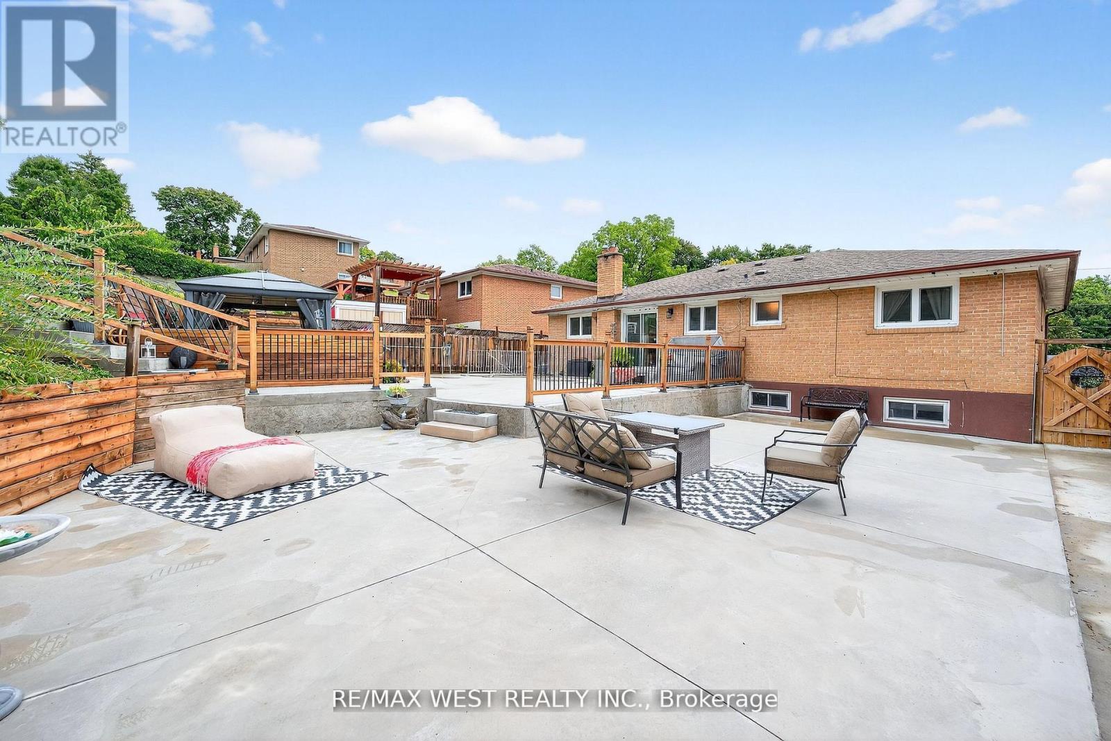 54 BARKER AVENUE, Toronto, Ontario