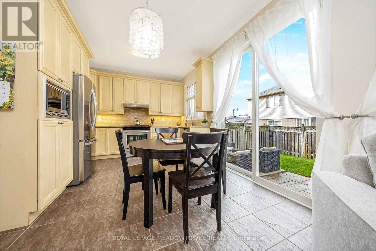 319 Silver Court, Milton, Ontario  L9T 0N6 - Photo 15 - W12484345