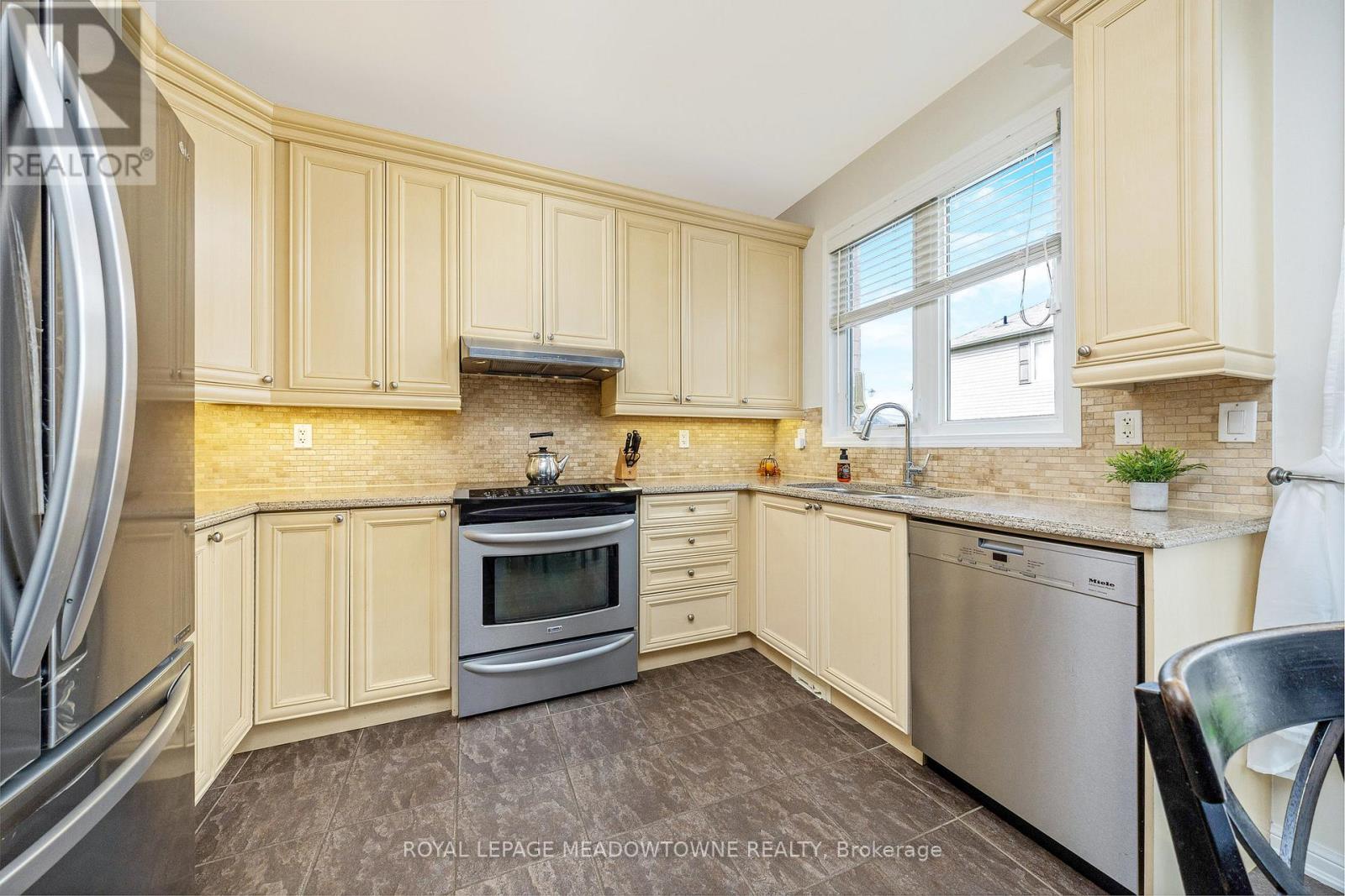 319 Silver Court, Milton, Ontario  L9T 0N6 - Photo 16 - W12484345