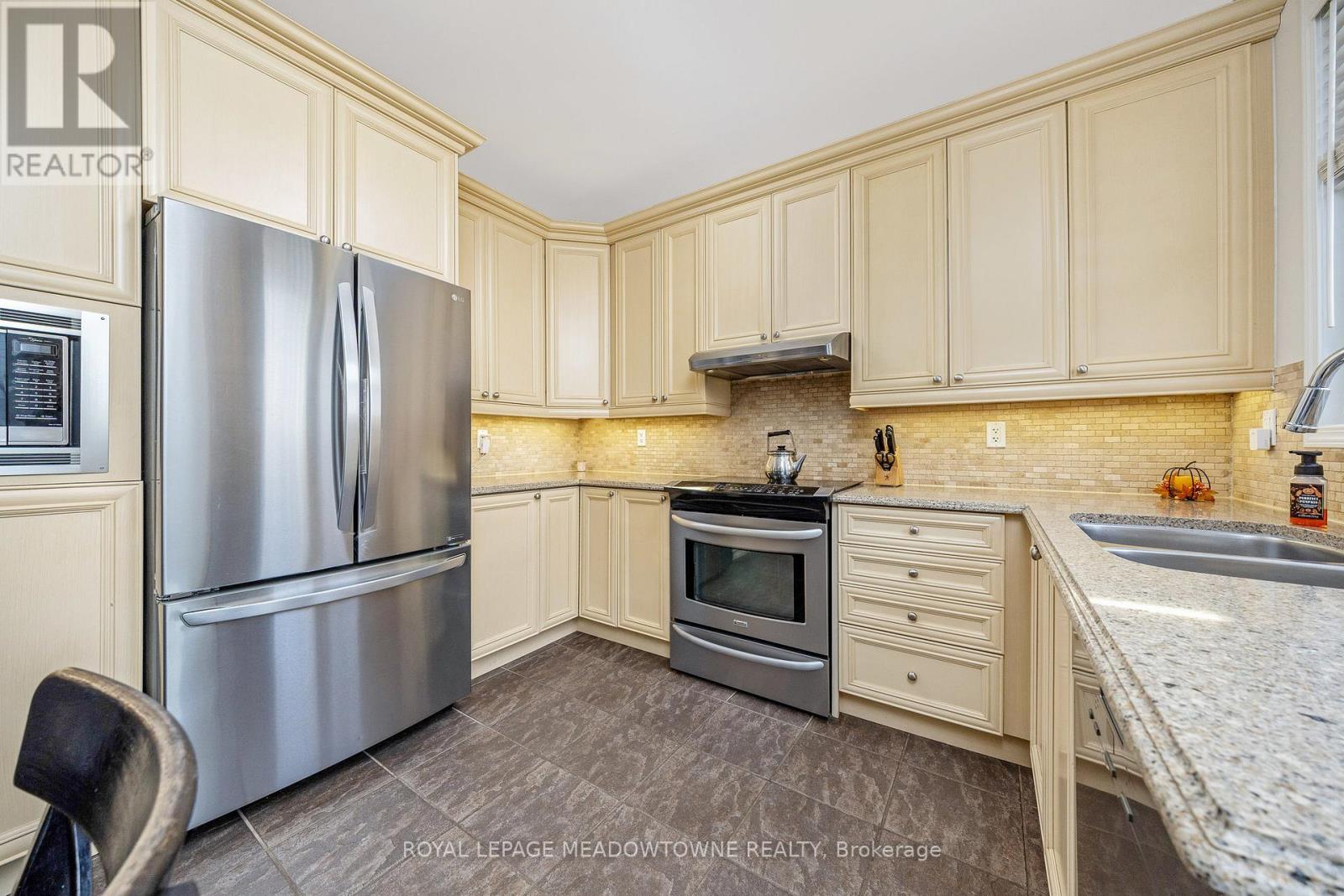 319 Silver Court, Milton, Ontario  L9T 0N6 - Photo 17 - W12484345