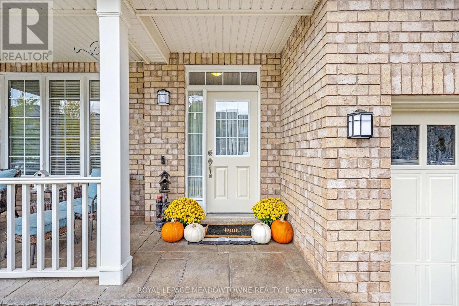 319 Silver Court, Milton, Ontario  L9T 0N6 - Photo 4 - W12484345