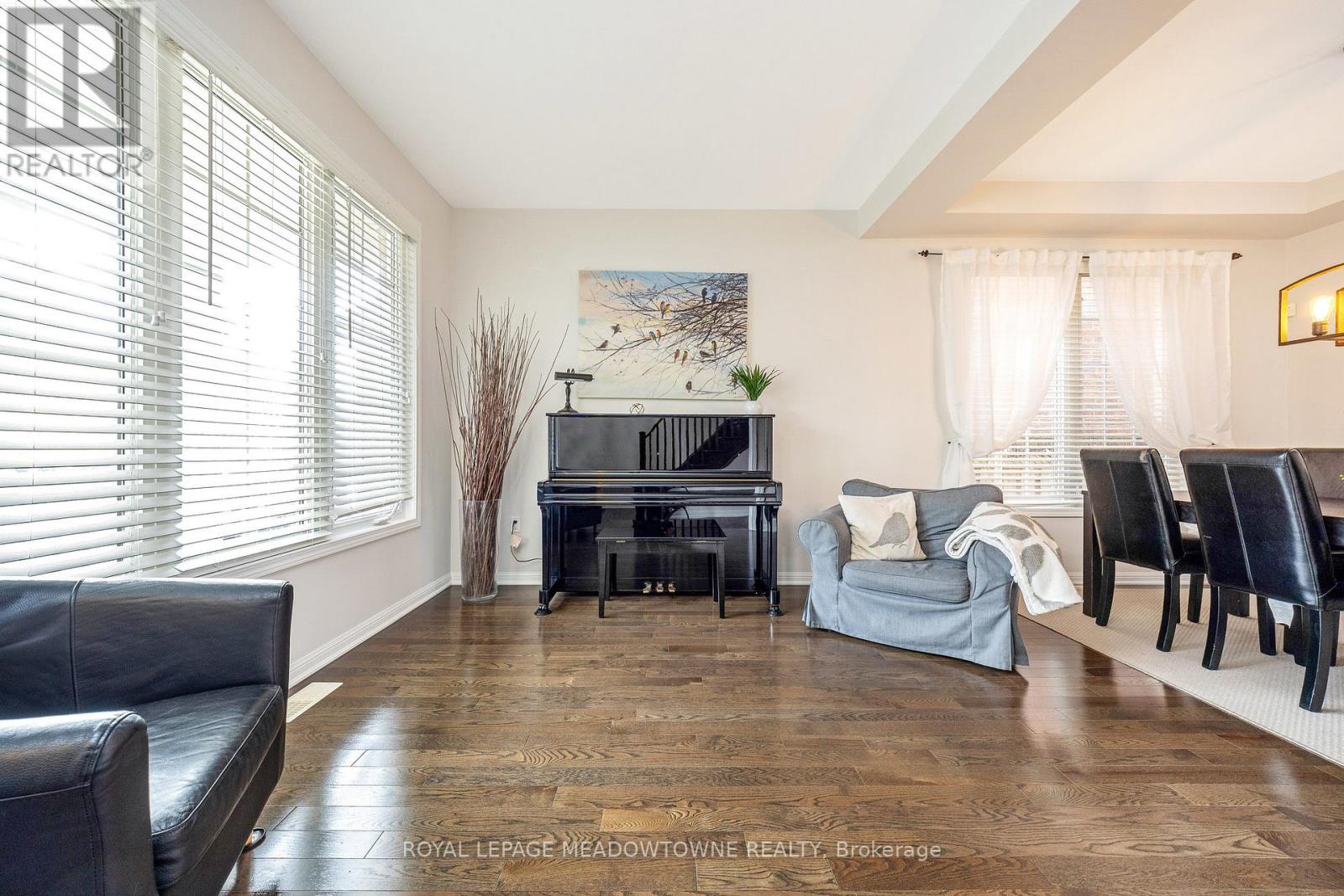 319 Silver Court, Milton, Ontario  L9T 0N6 - Photo 6 - W12484345