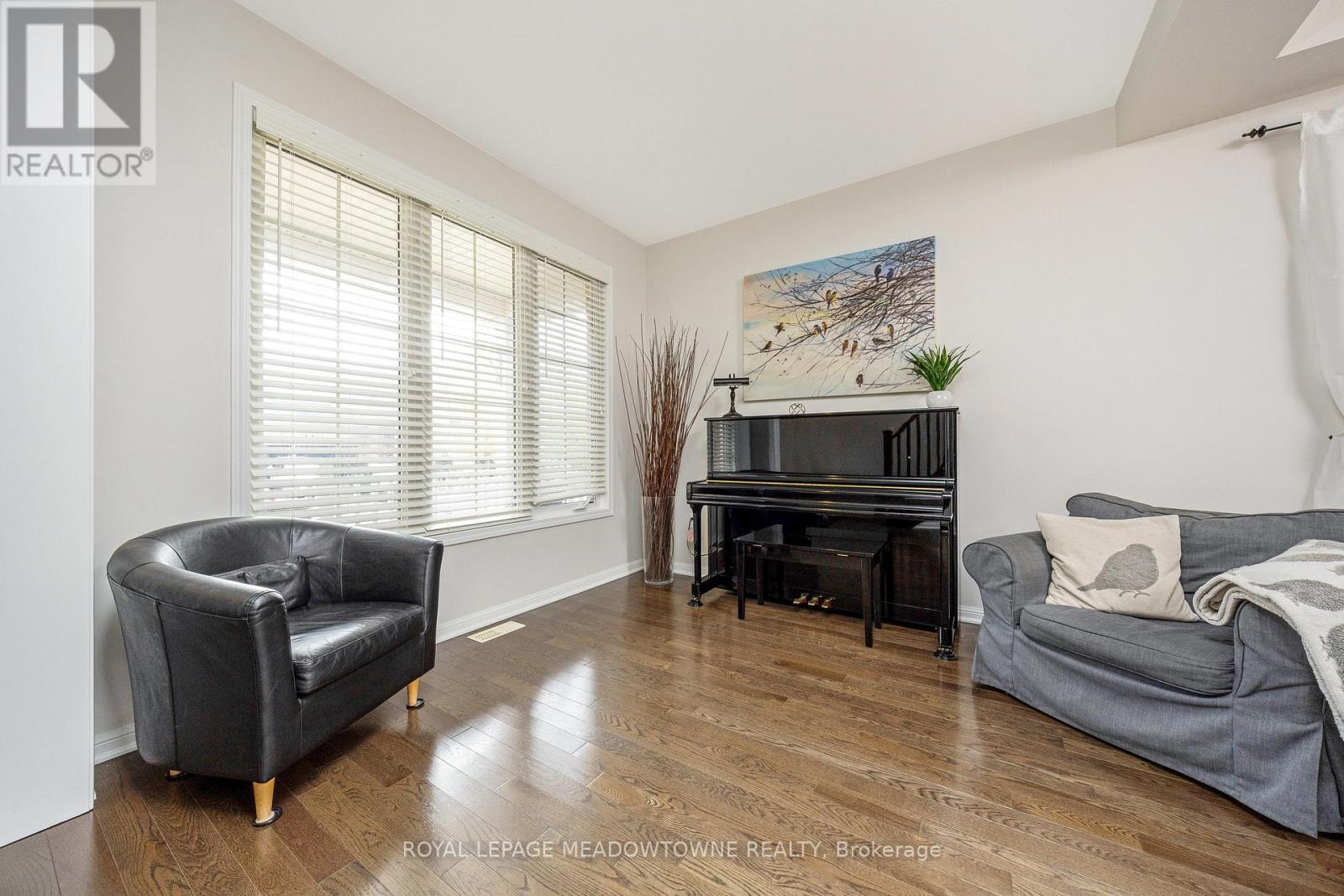 319 Silver Court, Milton, Ontario  L9T 0N6 - Photo 7 - W12484345