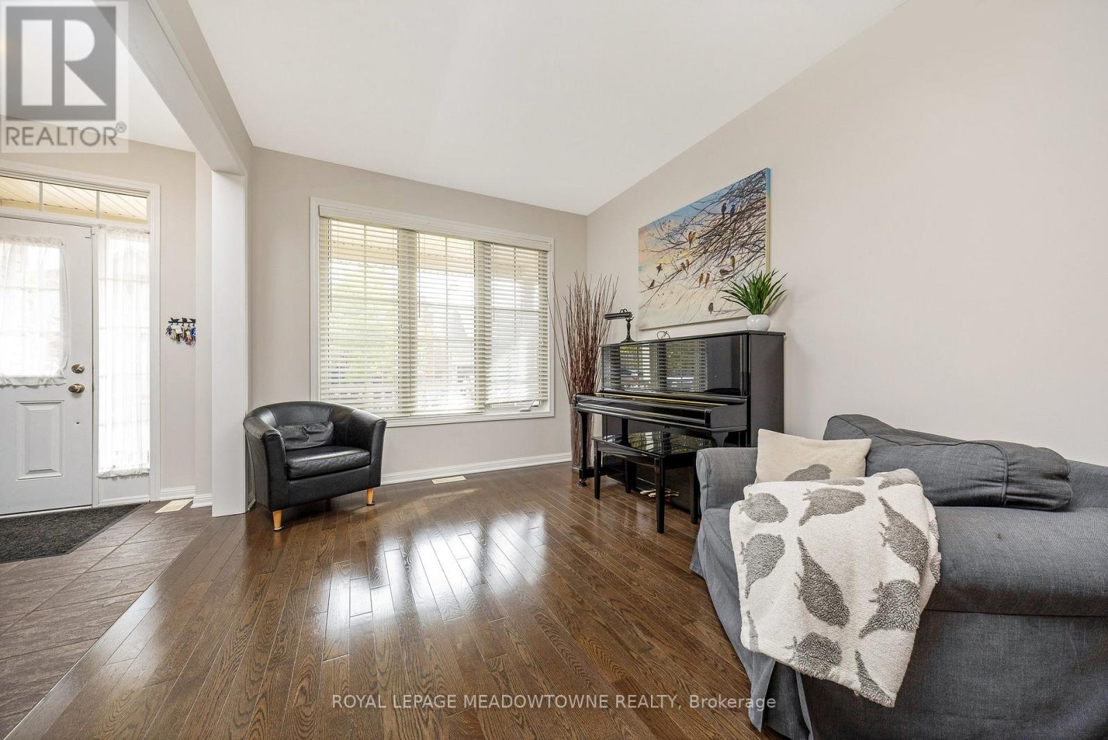 319 Silver Court, Milton, Ontario  L9T 0N6 - Photo 8 - W12484345