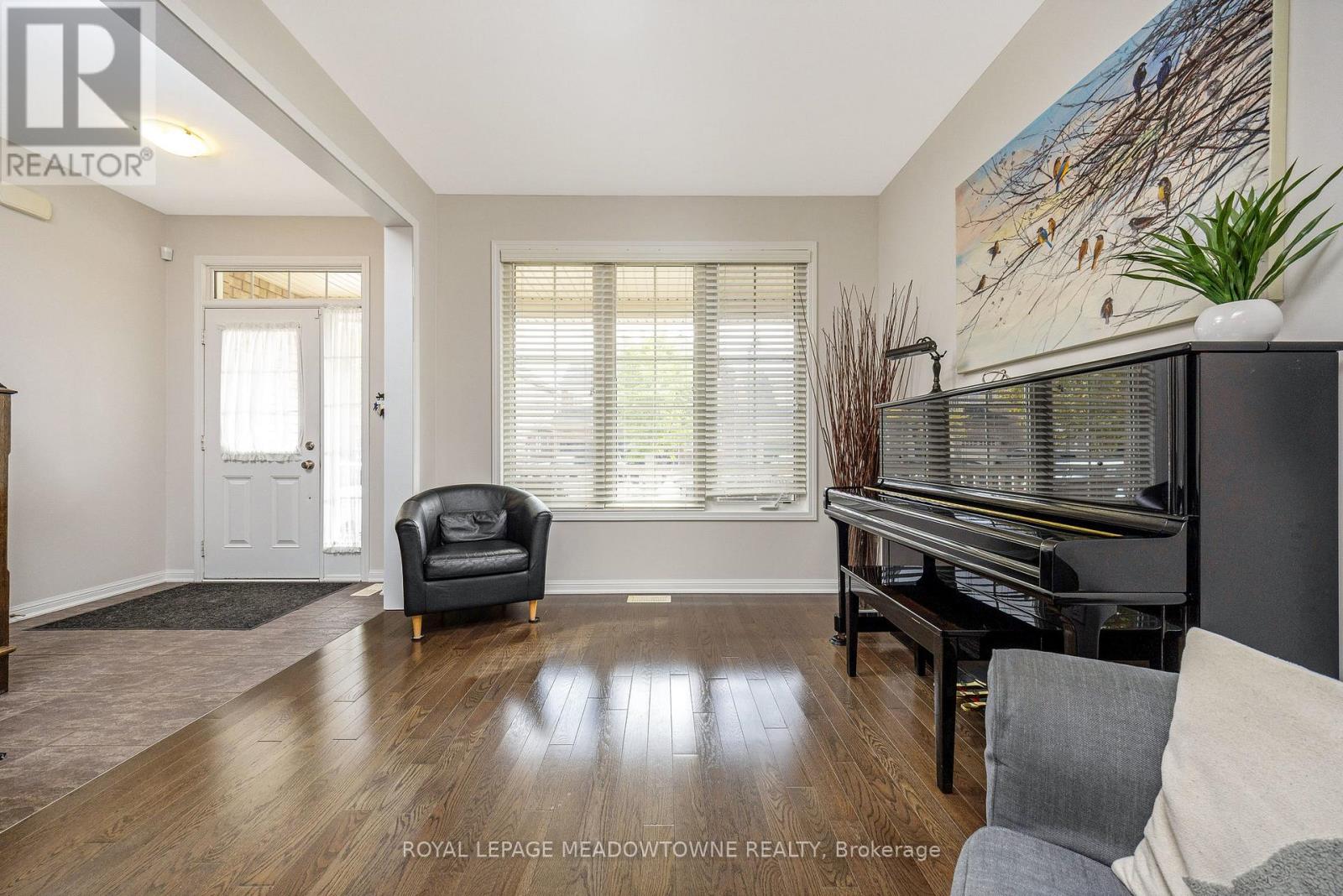 319 Silver Court, Milton, Ontario  L9T 0N6 - Photo 9 - W12484345