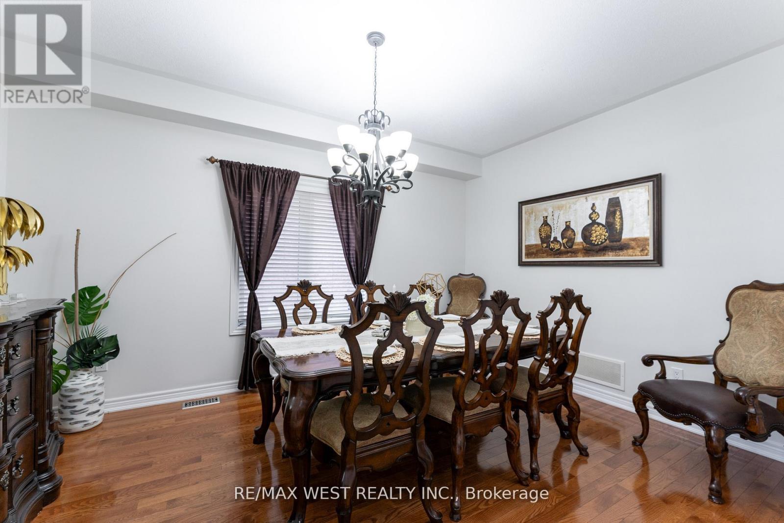 8 Yellow Avens Boulevard, Brampton, Ontario  L6R 0K5 - Photo 10 - W12484361