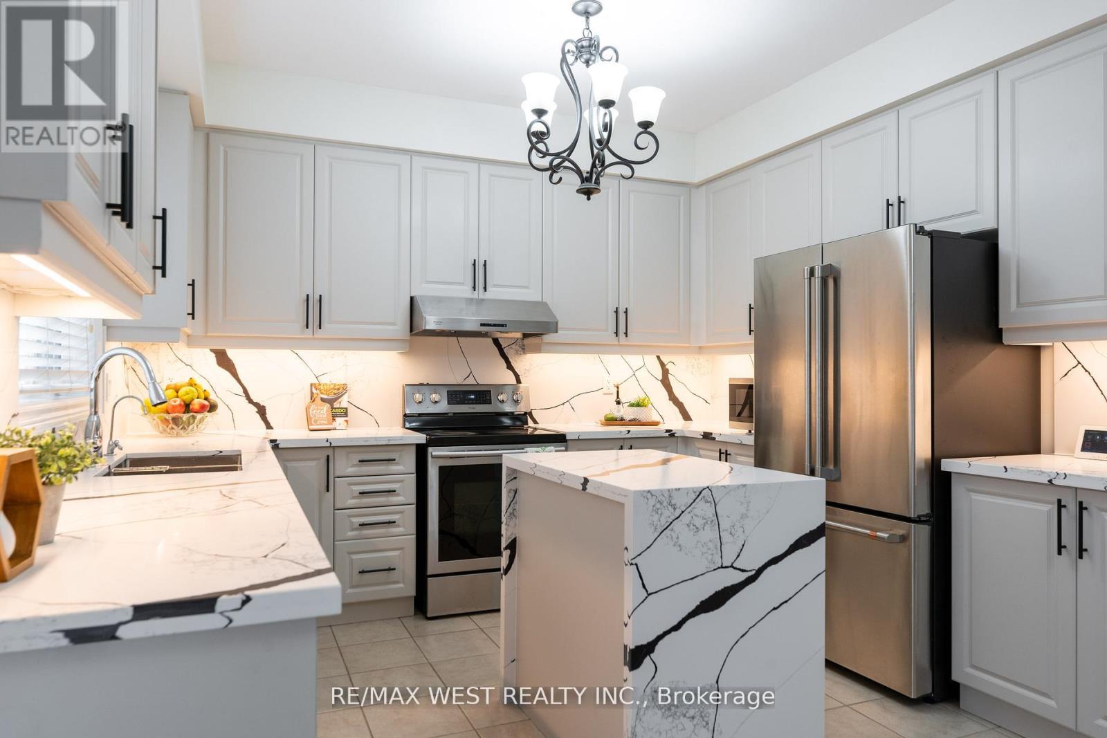 8 Yellow Avens Boulevard, Brampton, Ontario  L6R 0K5 - Photo 19 - W12484361