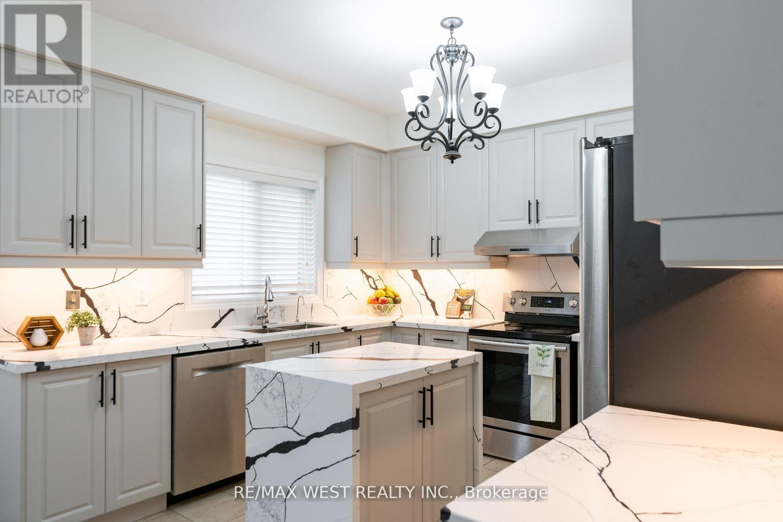 8 Yellow Avens Boulevard, Brampton, Ontario  L6R 0K5 - Photo 20 - W12484361