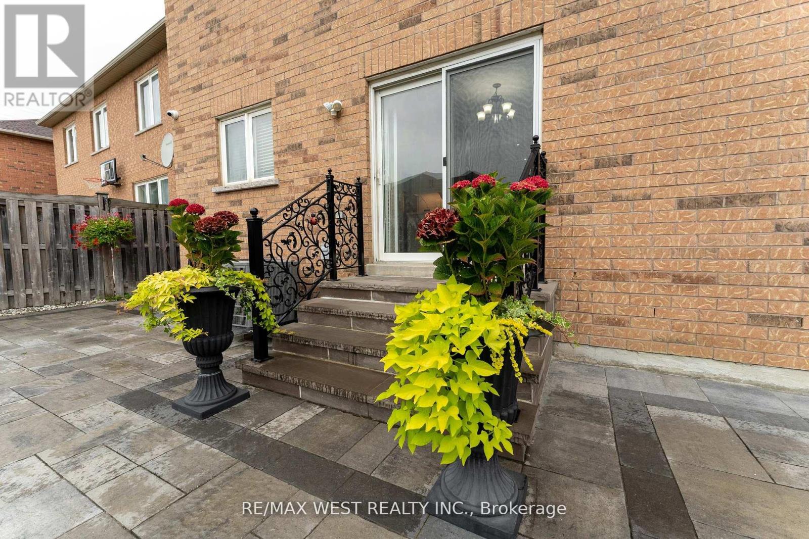 8 Yellow Avens Boulevard, Brampton, Ontario  L6R 0K5 - Photo 48 - W12484361