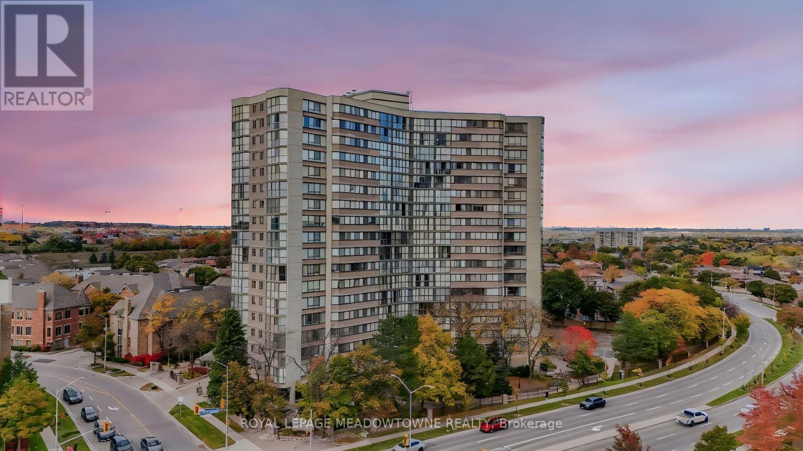 <div class="slider-price">$599,000</div><p>204 - 4235 Sherwoodtowne Boulevard E, Mississauga, Ontario</p>