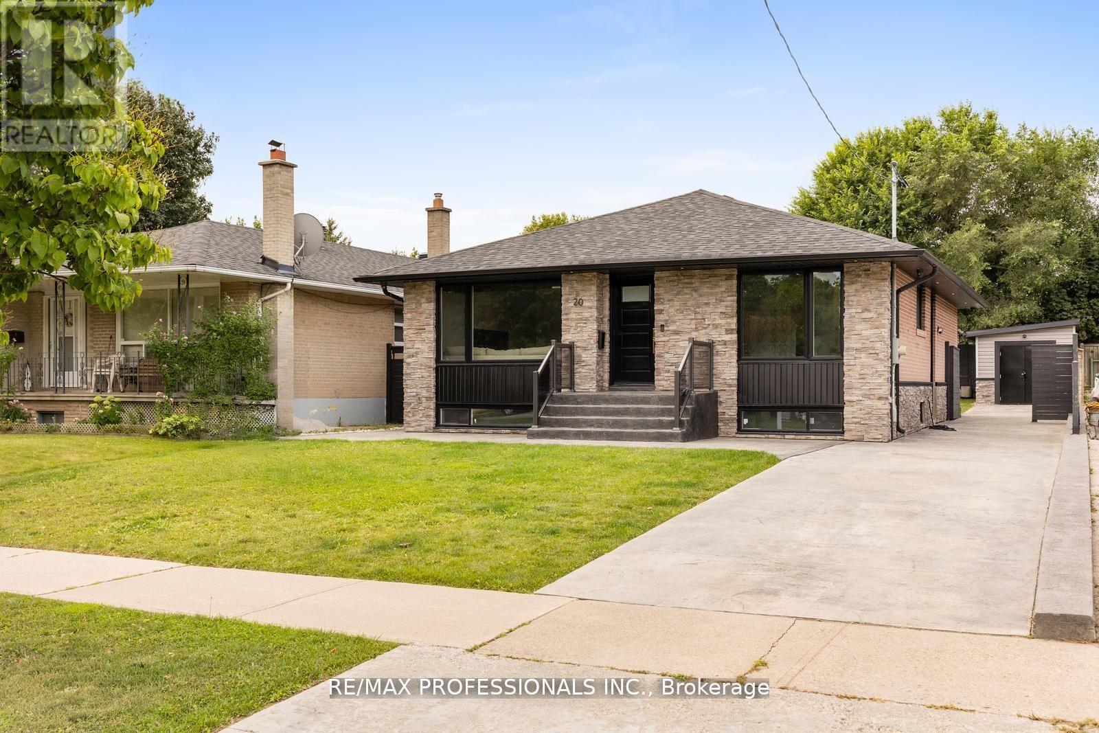 20 BRADBURY CRESCENT, Toronto, Ontario