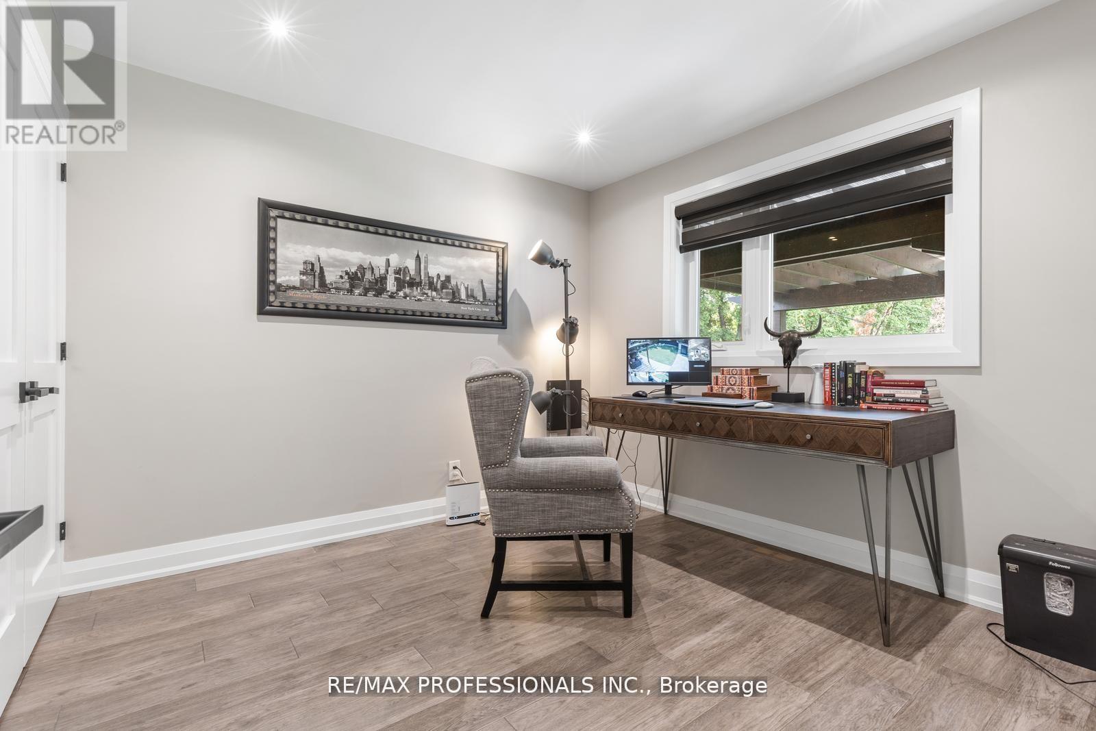 20 Bradbury Crescent, Toronto, Ontario  M9C 4B2 - Photo 14 - W12484369