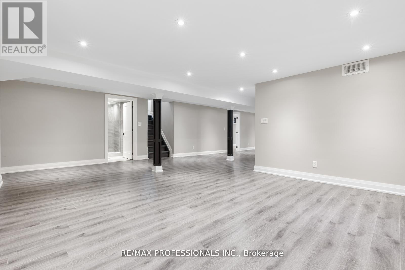 20 Bradbury Crescent, Toronto, Ontario  M9C 4B2 - Photo 16 - W12484369