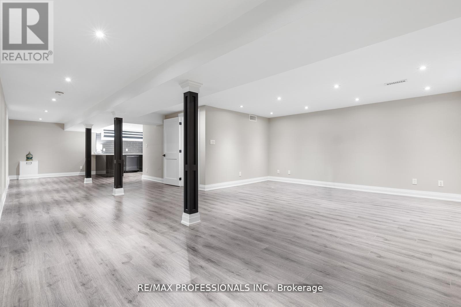 20 Bradbury Crescent, Toronto, Ontario  M9C 4B2 - Photo 17 - W12484369