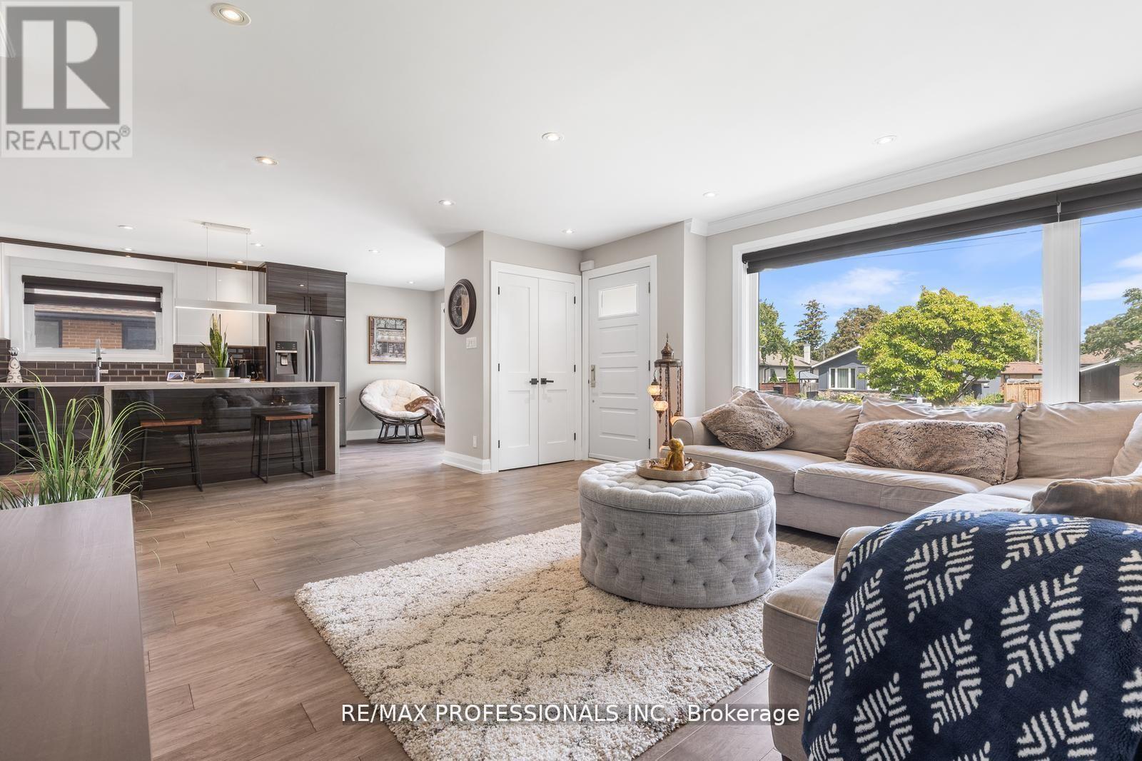 20 Bradbury Crescent, Toronto, Ontario  M9C 4B2 - Photo 2 - W12484369