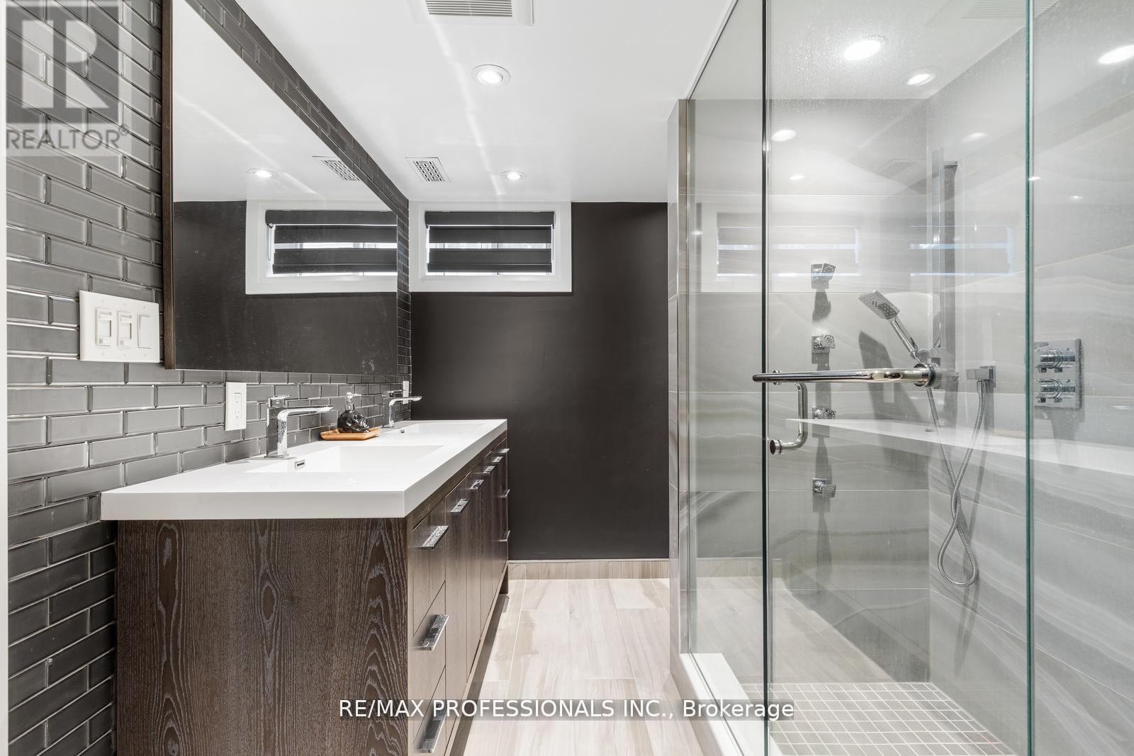 20 Bradbury Crescent, Toronto, Ontario  M9C 4B2 - Photo 21 - W12484369