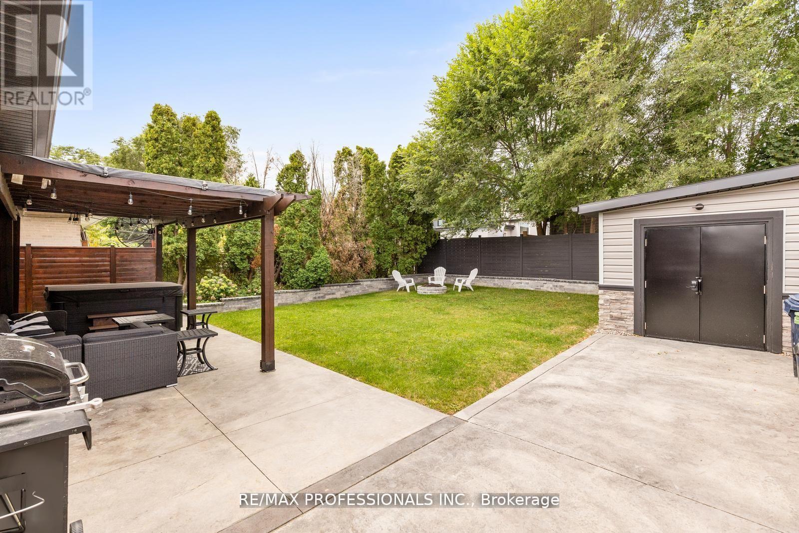 20 Bradbury Crescent, Toronto, Ontario  M9C 4B2 - Photo 25 - W12484369