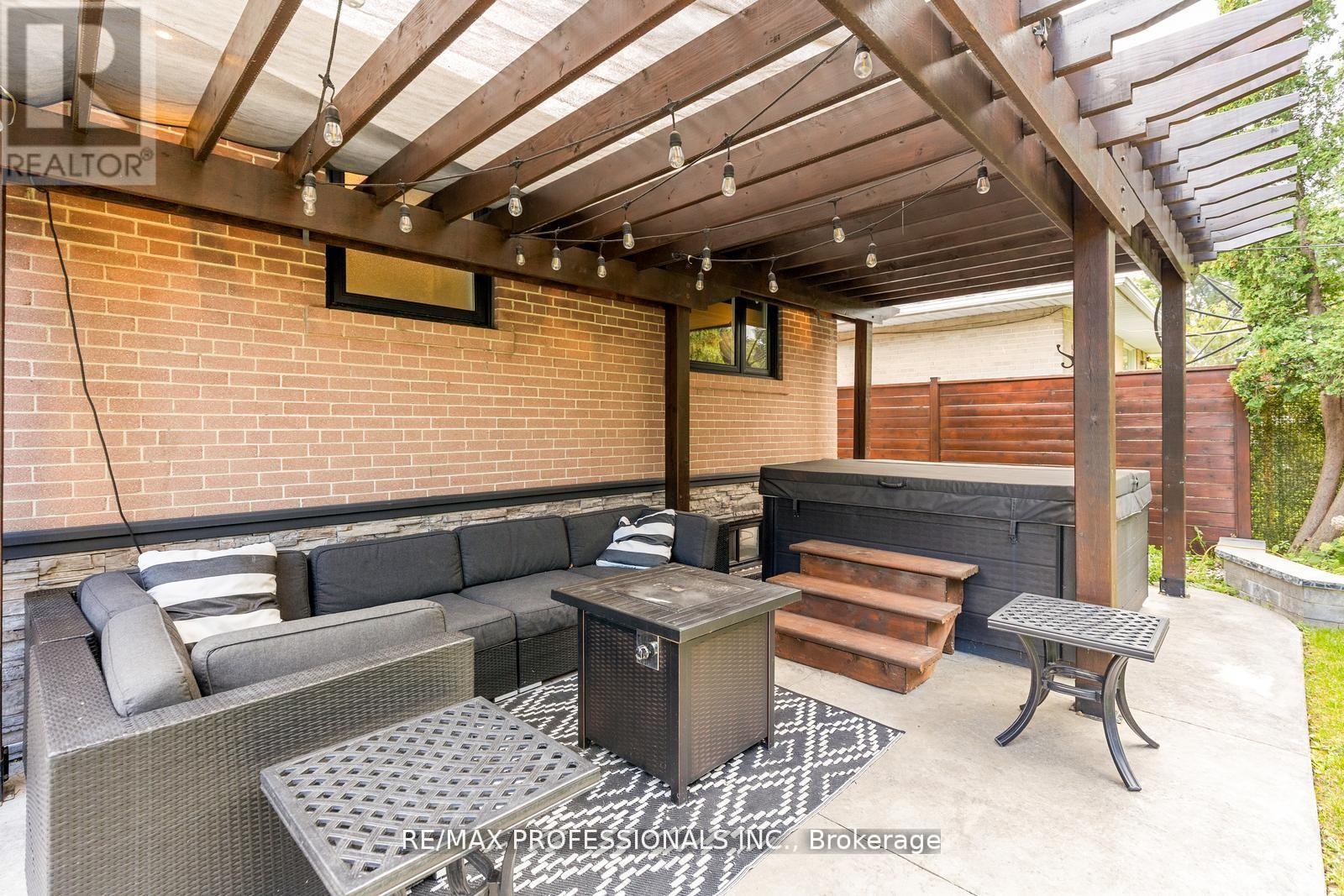 20 Bradbury Crescent, Toronto, Ontario  M9C 4B2 - Photo 27 - W12484369