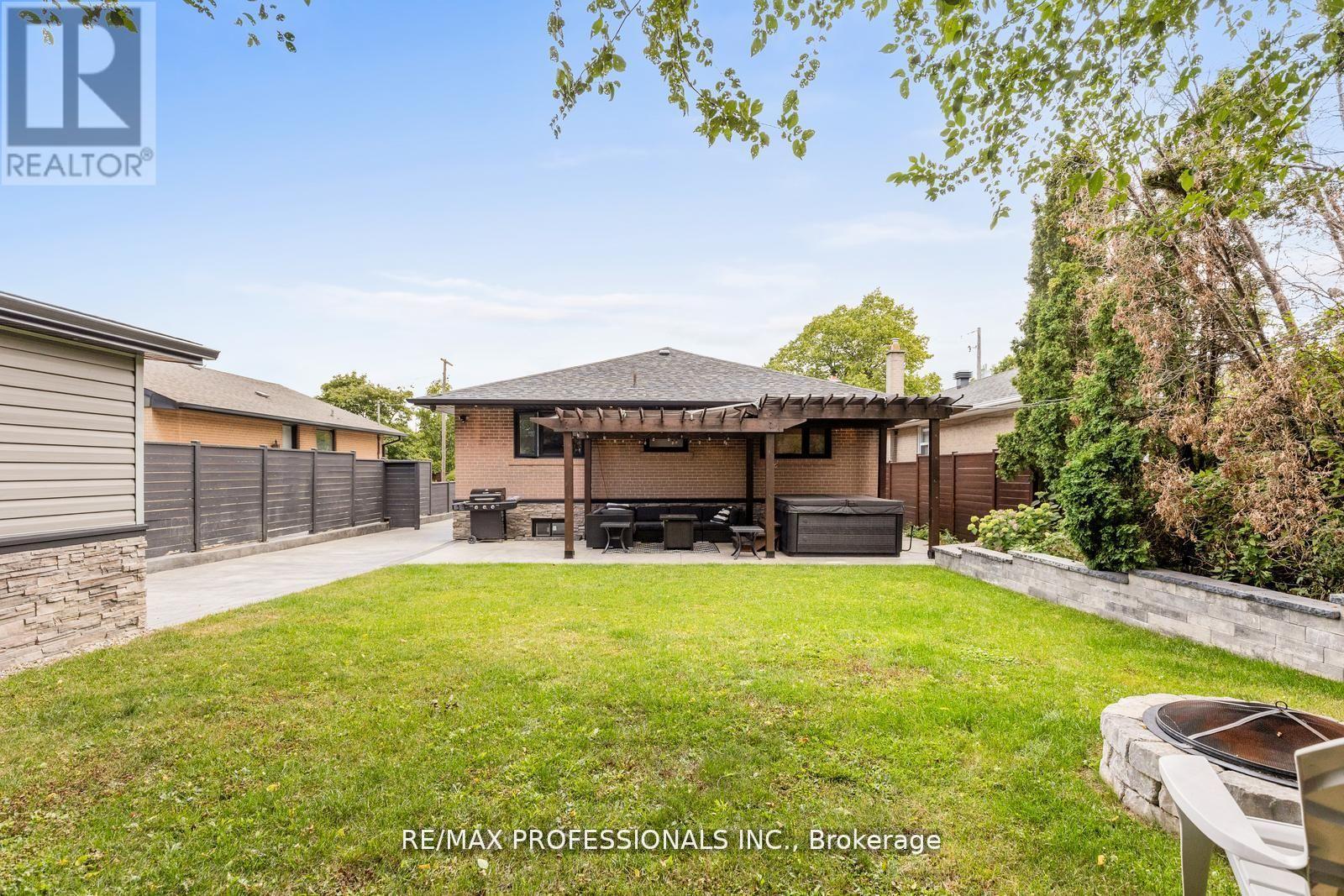 20 Bradbury Crescent, Toronto, Ontario  M9C 4B2 - Photo 28 - W12484369