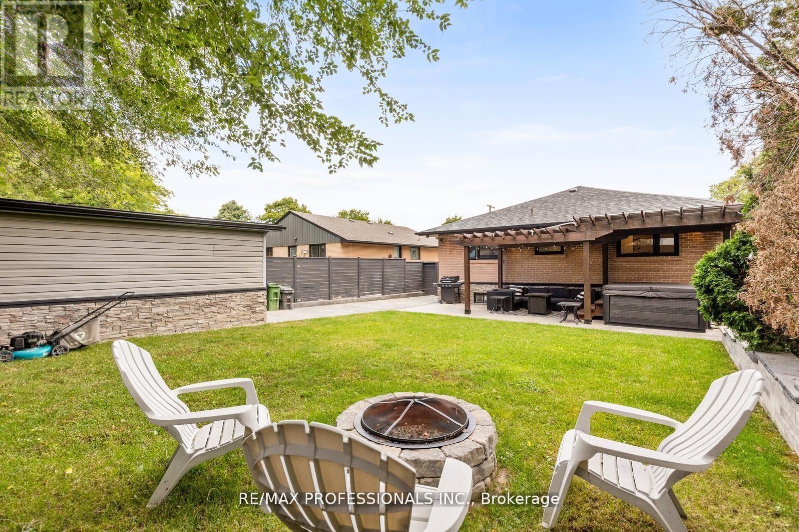 20 Bradbury Crescent, Toronto, Ontario  M9C 4B2 - Photo 29 - W12484369