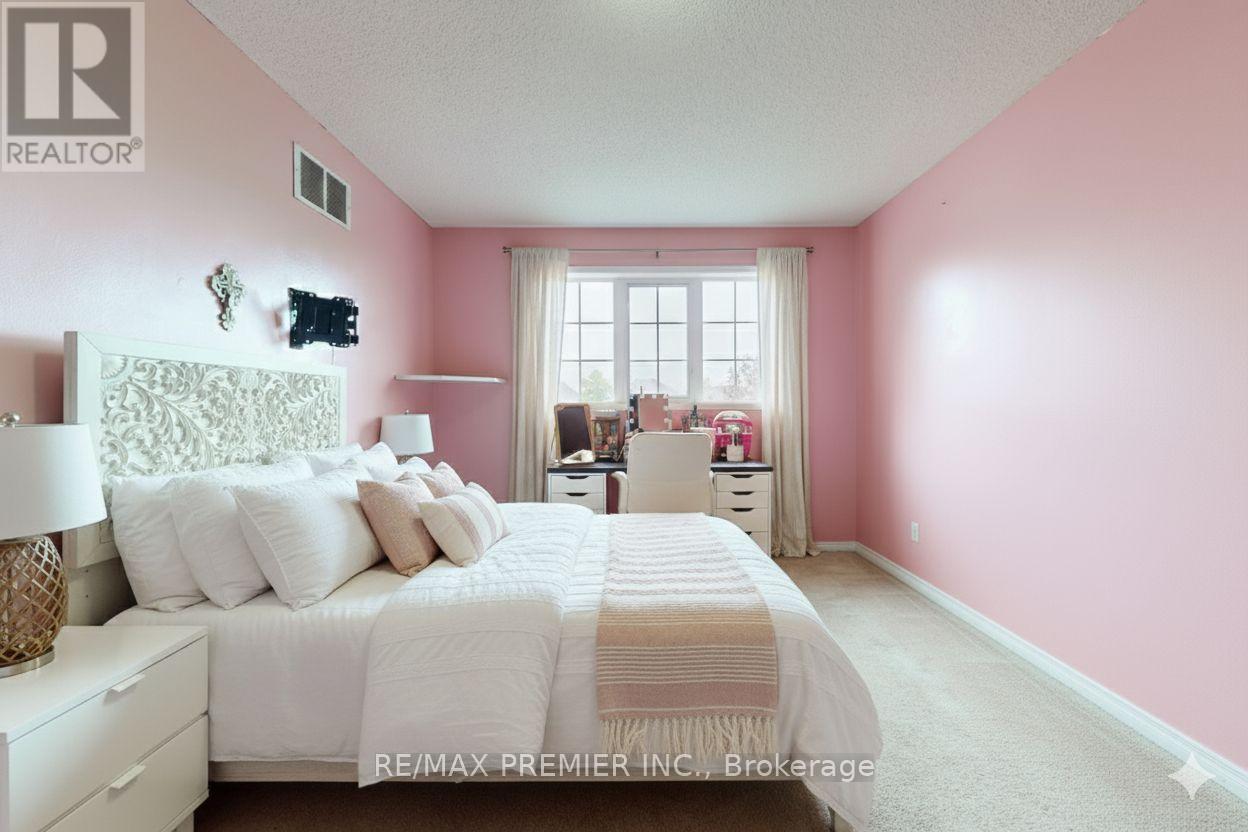 64 Manley Lane, Milton, Ontario  L9T 5N8 - Photo 3 - W12484381