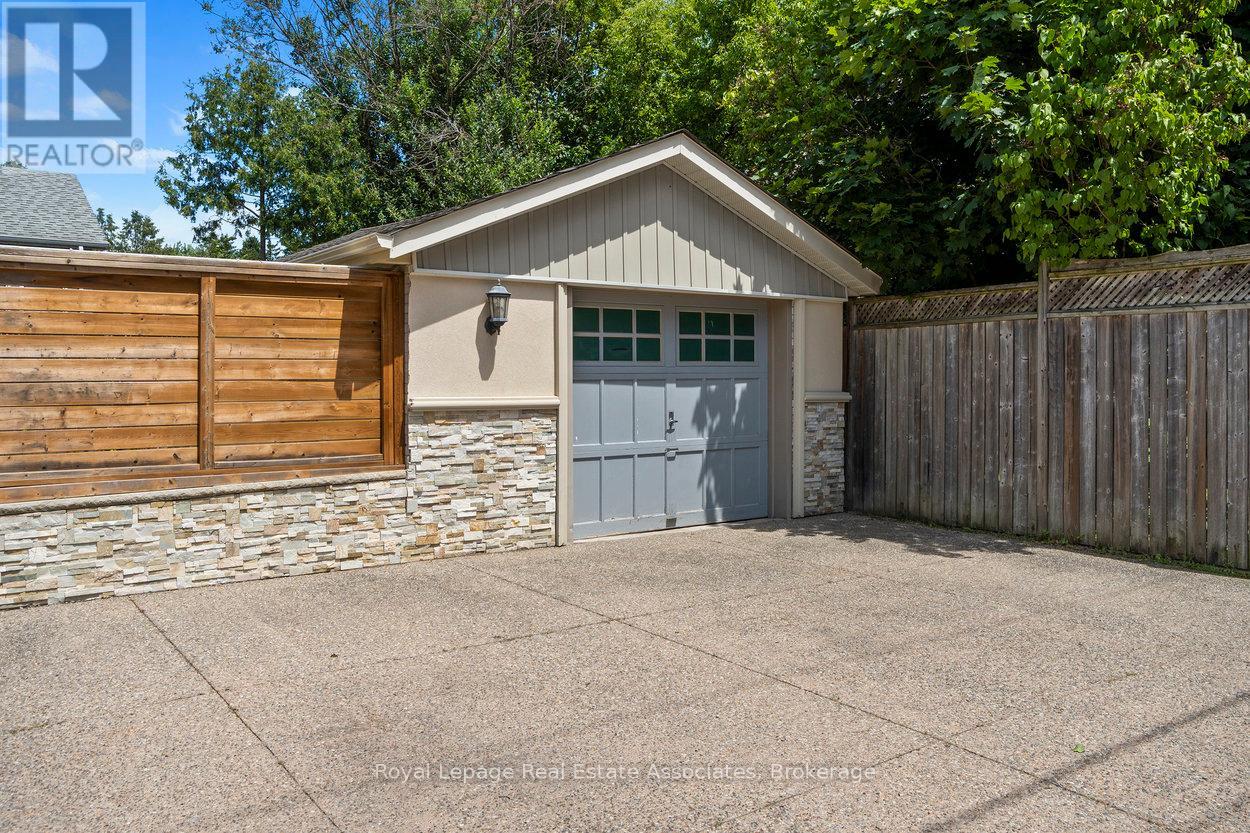 107 Court Street N, Milton, Ontario  L9T 2S4 - Photo 3 - W12484399