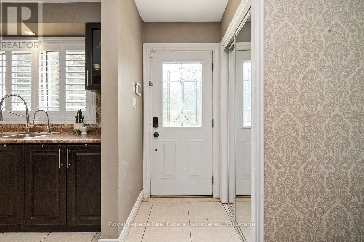 107 Court Street N, Milton, Ontario  L9T 2S4 - Photo 5 - W12484399