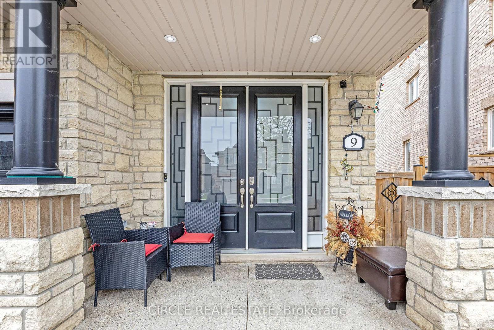 Above Ground Unit - 9 Brethby Street, Caledon, Ontario  L7C 3W2 - Photo 5 - W12484412