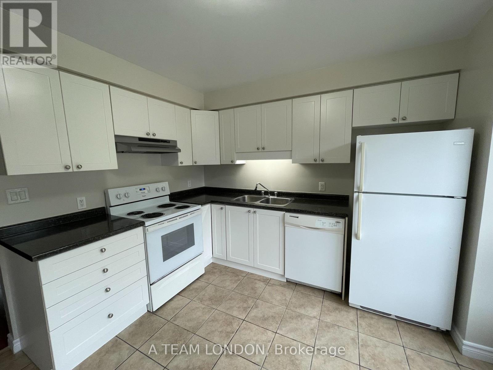 31 - 135 Belmont Drive, London South, Ontario  N6J 4J3 - Photo 3 - X12484416